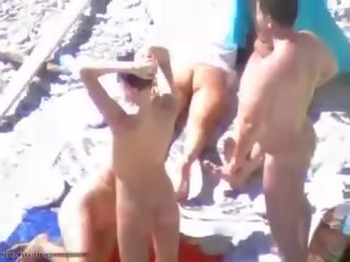 Слънчеви бани плаж проститутките имам малко тийн група мръсен филм шега