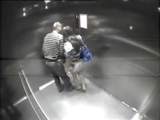 Amatur pasangan fuck dalam elevator - pornrough.com