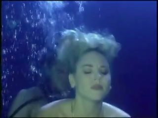 Member N. fucks Robyn Foster & Sandy Knight underwater