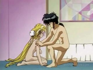 Anime blondine diva betrapt naakt in bed