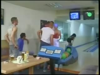極端 bowling 會議