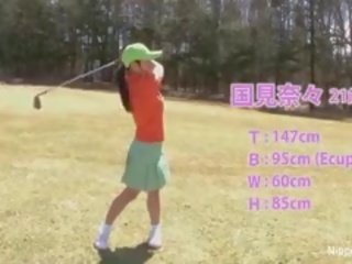 Gagah warga asia remaja kanak-kanak perempuan bermain yang permainan daripada jalur golf