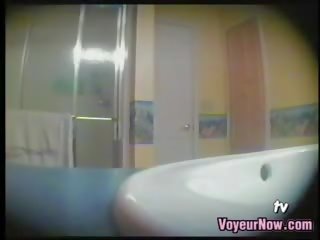 Шпионин камера в на баня