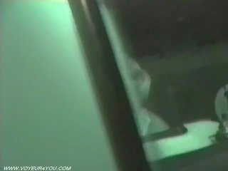 Libidinous couple ayant cochon vidéo taken par une infrared caméra