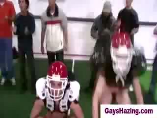 Hetro jungs gemacht bis spielen nackt football von homos