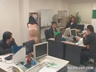 Glorious aziatisch kantoor diva seksueel tortured bij werk
