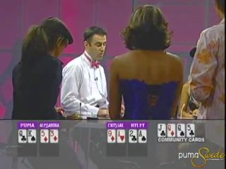 Blondýna puma kvaka wins a jackpot vnútri poker
