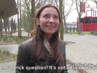Belgian hottie sucks putz in public