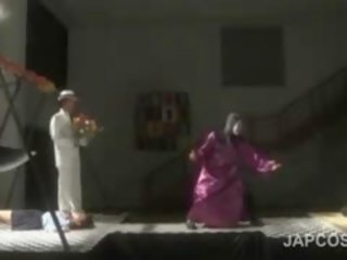 Asyano stupendous puwit artistang babae plays stunner sa pangangarakter tanawin