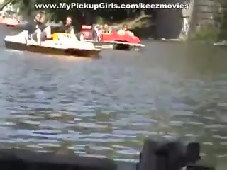 Pieprzenie na łódka w publiczne
