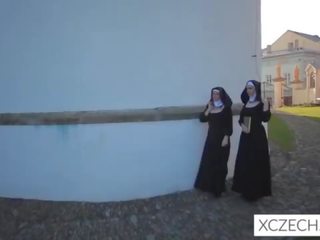 Őrült bizzare x névleges videó -val catholic apácák és a szörny!