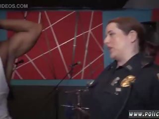 Lesbienne police officier et angell étés police gangbang brut vidéo