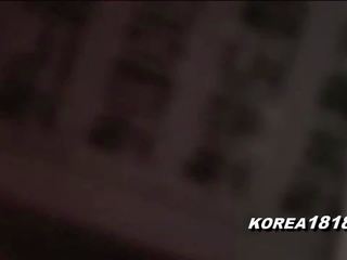 Coreano nerds avere divertimento a stanza salon con sporco coreano