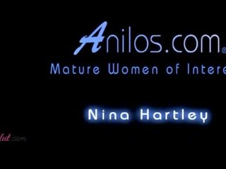 Abuela madura cachonda Nina Hartley masturbándose