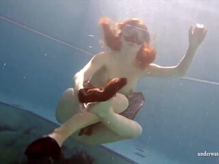 Stor tuttarna brunett mia underwater naken