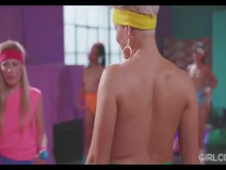 Girlcore aerobic klasse launches til lesbisk squirting orgie!