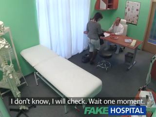 Fakehospital pacient má a kočička zkontrolovat nahoru dospělý video vids