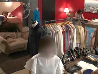 Risky publisks netīras saspraude uz japānieši apģērbi veikals ar tsubasa hachino