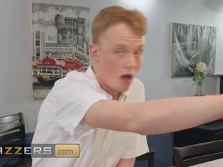 Brazzers - Jimmy Just Wants Lunch But Horny Waitress Syren De Mer Gives Him A Whole Anal Snack