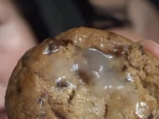 Cookies n sahne - mollig brünette milch peter & isst wichse bedeckt mieze