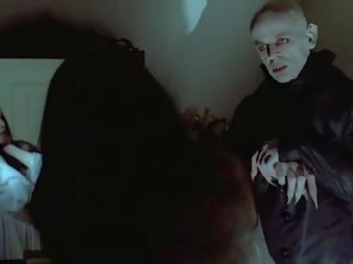 Nosferatu vampír bites panenský dievča, zadarmo špinavé klip f2