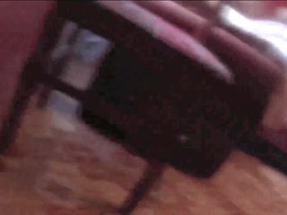 Putra tertangkap seksi langkah mama onani di mata-mata kamera di bawah tabel ketika stealling