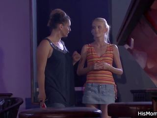 Blondinke najstnice in lesbain ripened zasačeni poigravanje: brezplačno xxx film 3c